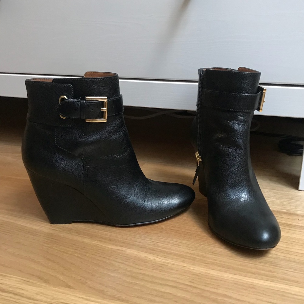 Nine West black booties